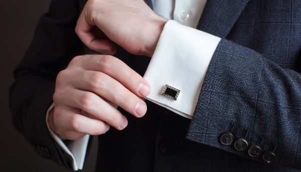 how to wear cufflinks