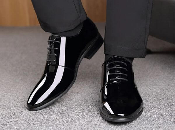 Types of Shoes to Wear With Tuxedo