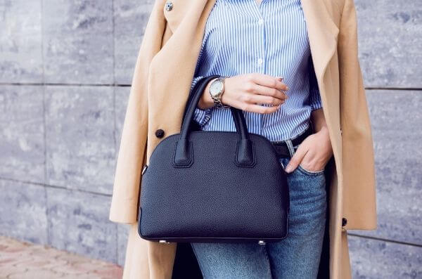 How to Match Handbag With Outfit