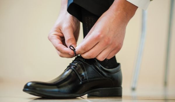 how to lace dress shoes men