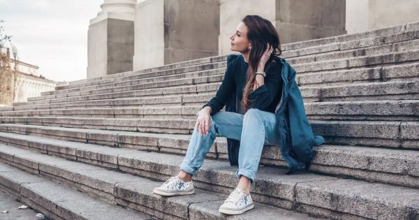 How to Wear Sneakers With Jeans, Women