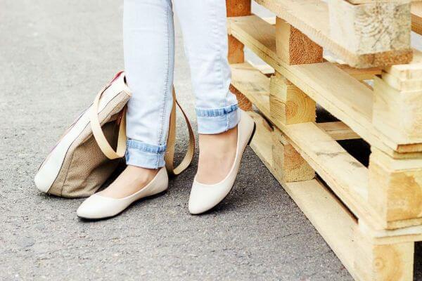 How to Wear Flats With Jeans