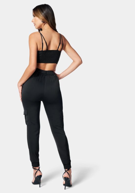 black-cargo-jogger-outfit-women