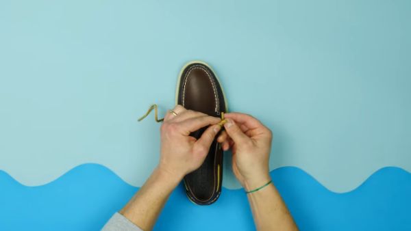 how-to-tie-boat-shoes-knots