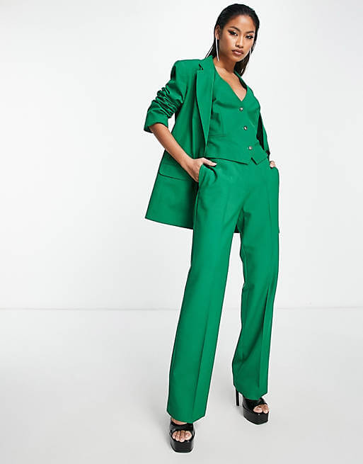 green blazer-with-green-pants