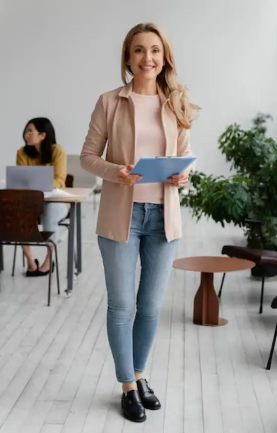 jean-work-outfits-women-office