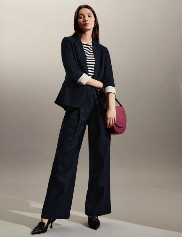 navy-blazer-outfit-women