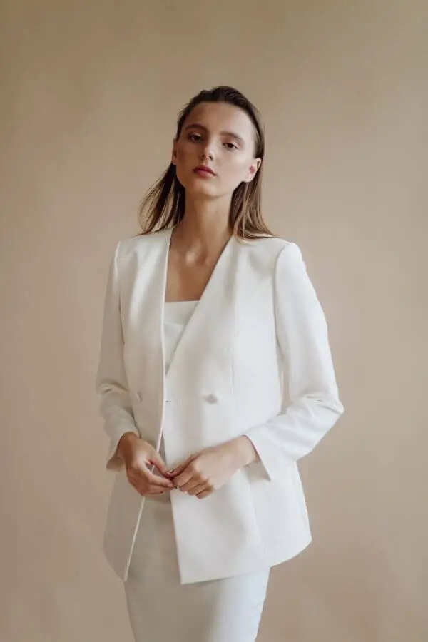 white-blazer-outfit-classy