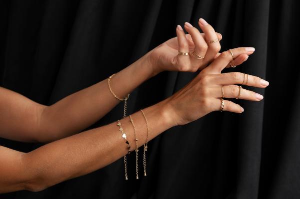 How to Wear Gold Bracelets