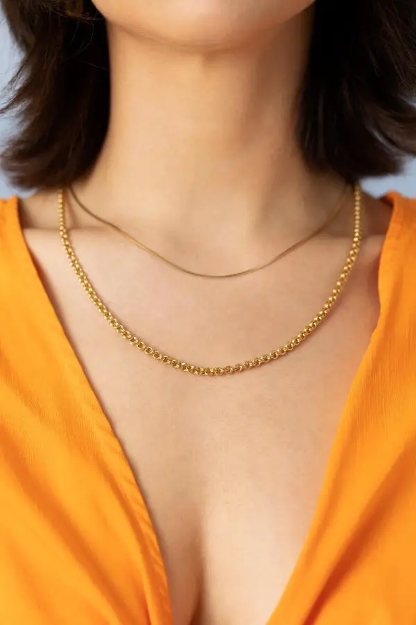 How to Wear Gold Necklaces