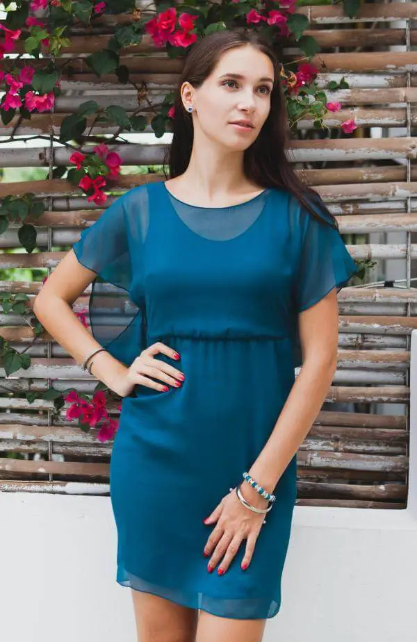 How to Wear a Short Blue Dress