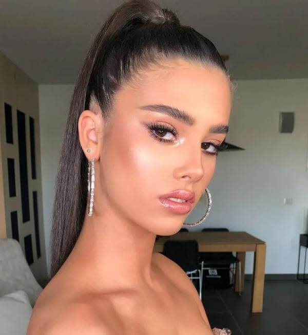Haircuts to Elongate Neck