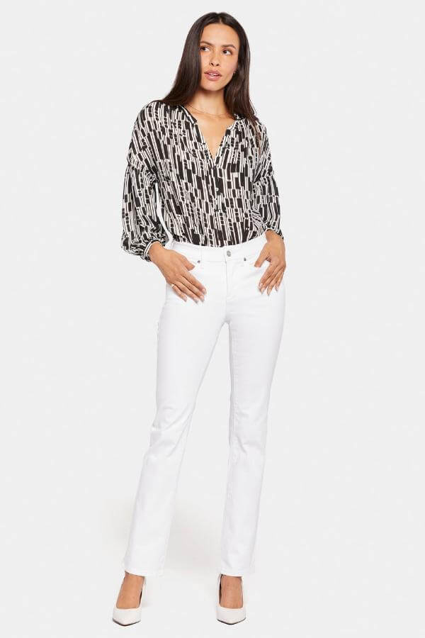 How to Style White Jeans Going Out