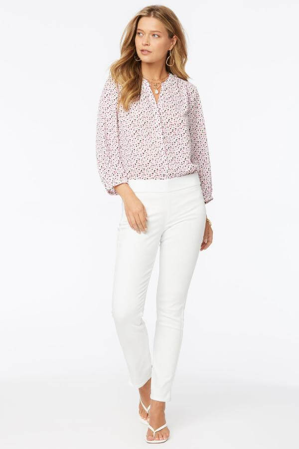 What Goes With White Jeans Outfit Ideas