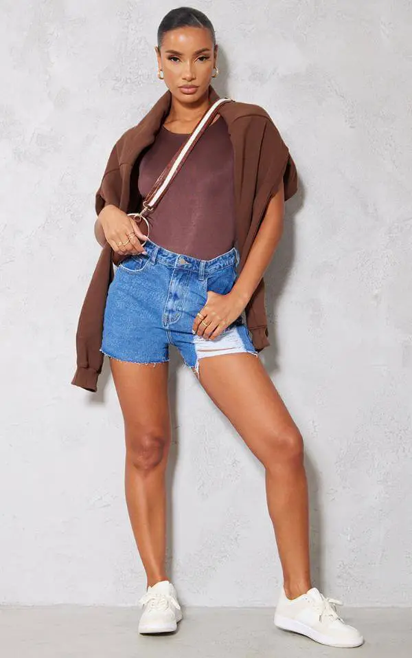 How to Style Distressed Denim Shorts