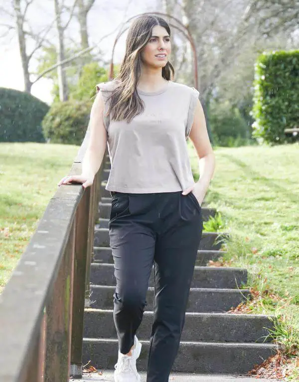 Jogger Pants Outfit Women Street Style