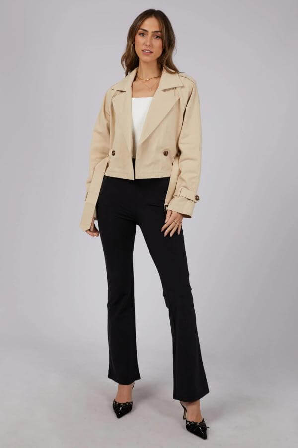 Cropped Trench Coat Street Style