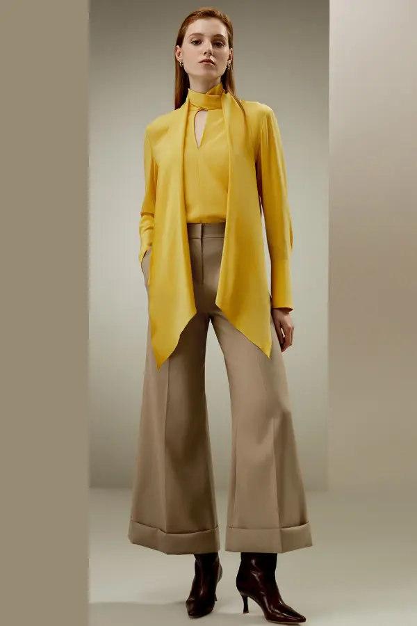 Well Dressed Women Classy Casual Outfit