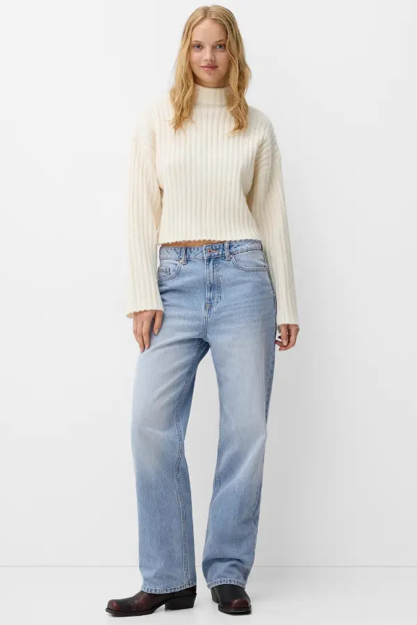 How to Wear Wide Leg Jeans Outfits