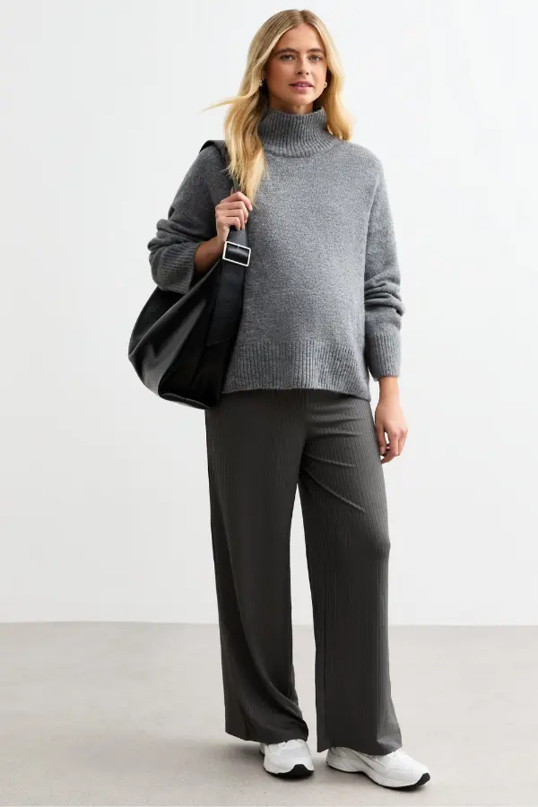 Cozy Maternity Outfits