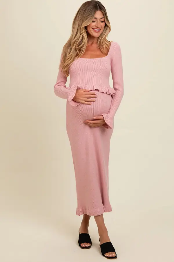 Minimalist Maternity Outfits