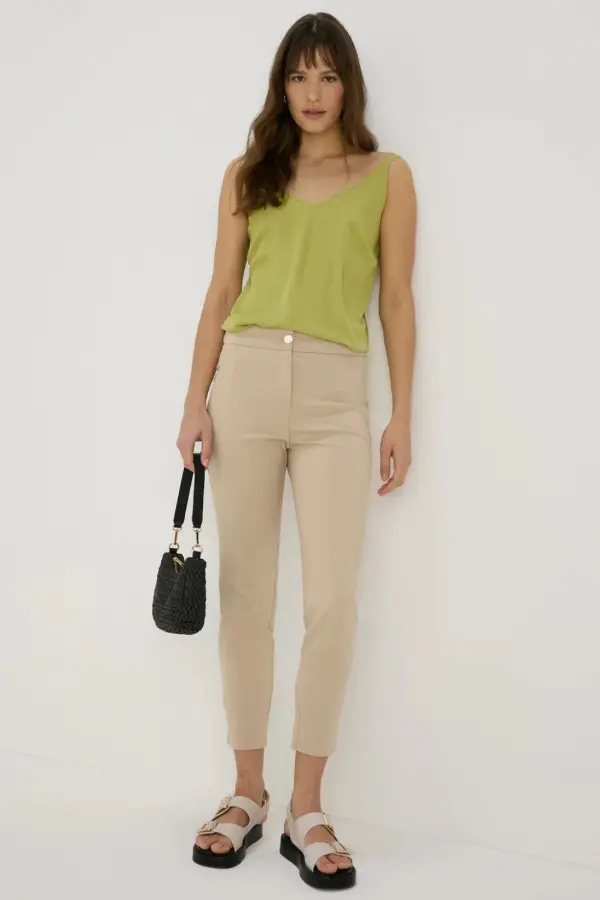 Beige Capri Pants Outfit