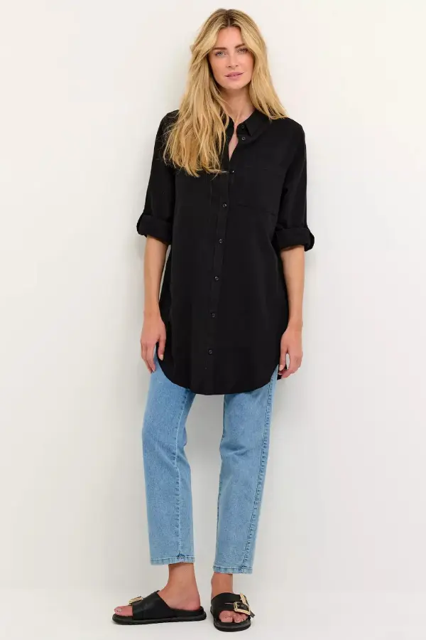 Black Shirt Light Jeans Outfit