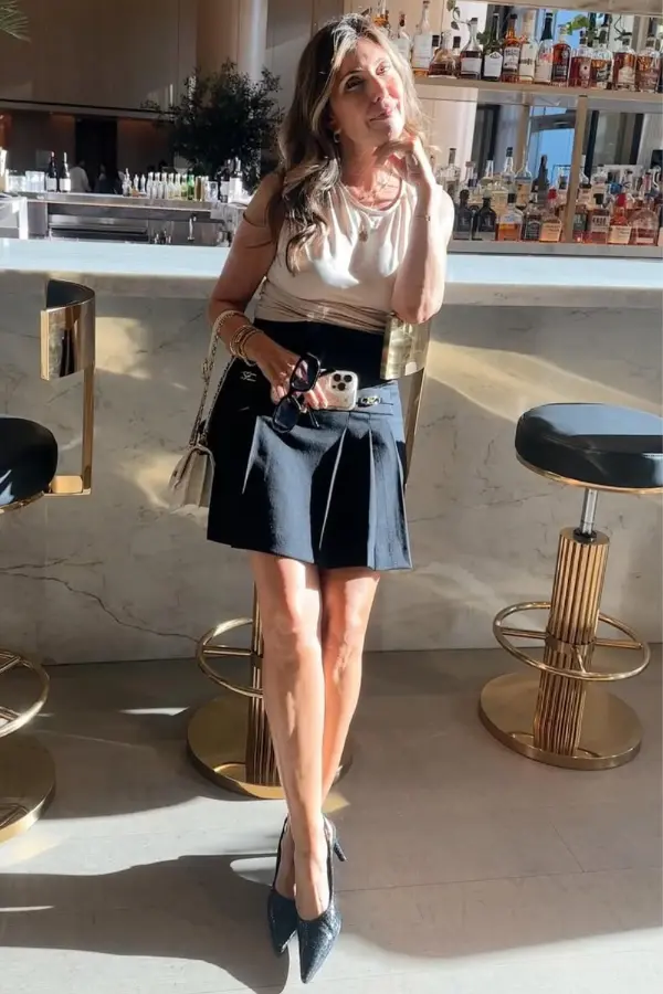 How to Dress in Your 50s for Women