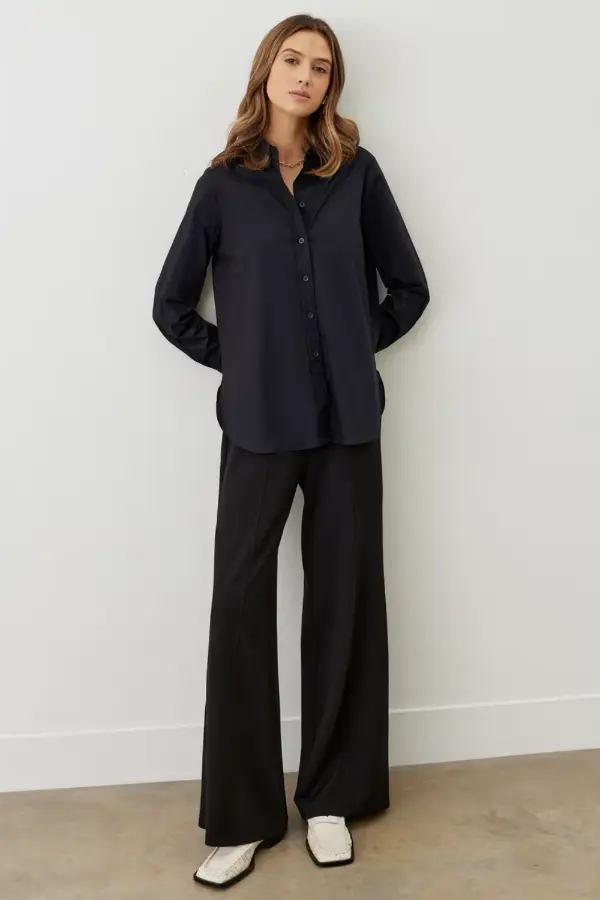 Black Shirt Women Outfit