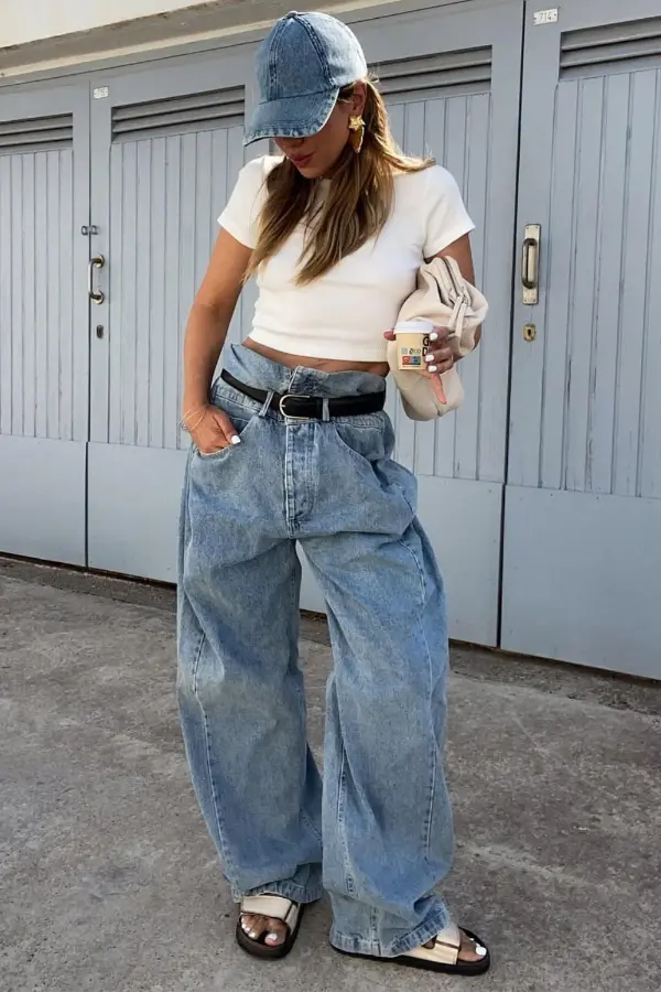 How to Dress Baggy Jeans in Summer