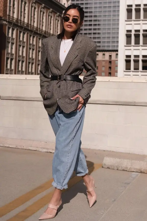 How to Dress Baggy Jeans With Heels