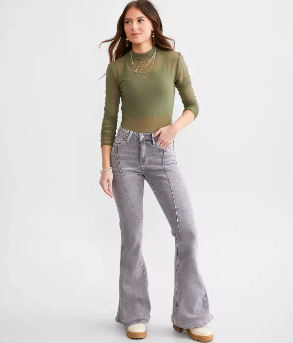 How to Wear Grey Jeans