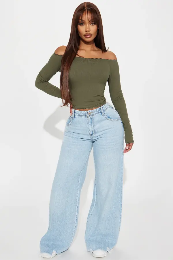 Flare Jeans Concert Outfit