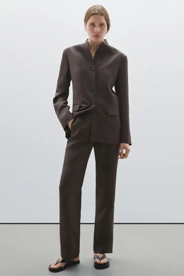 Modern Woman Suit Fashion