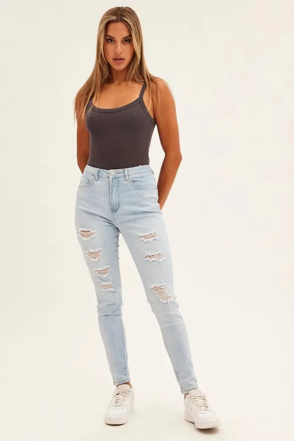 Ripped Jeans Style