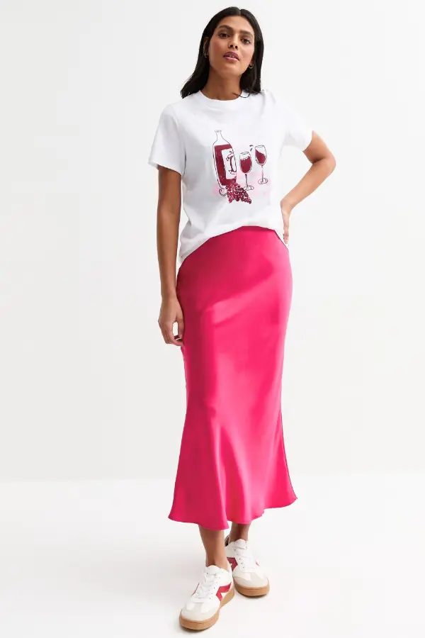 Satin Skirt T-shirt Outfit