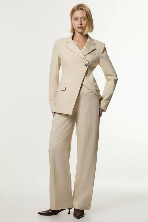 Woman Suit Fashion 2025