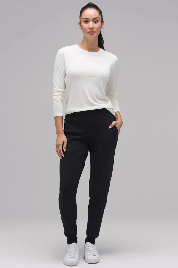 What to Wear With Black Sweatpants