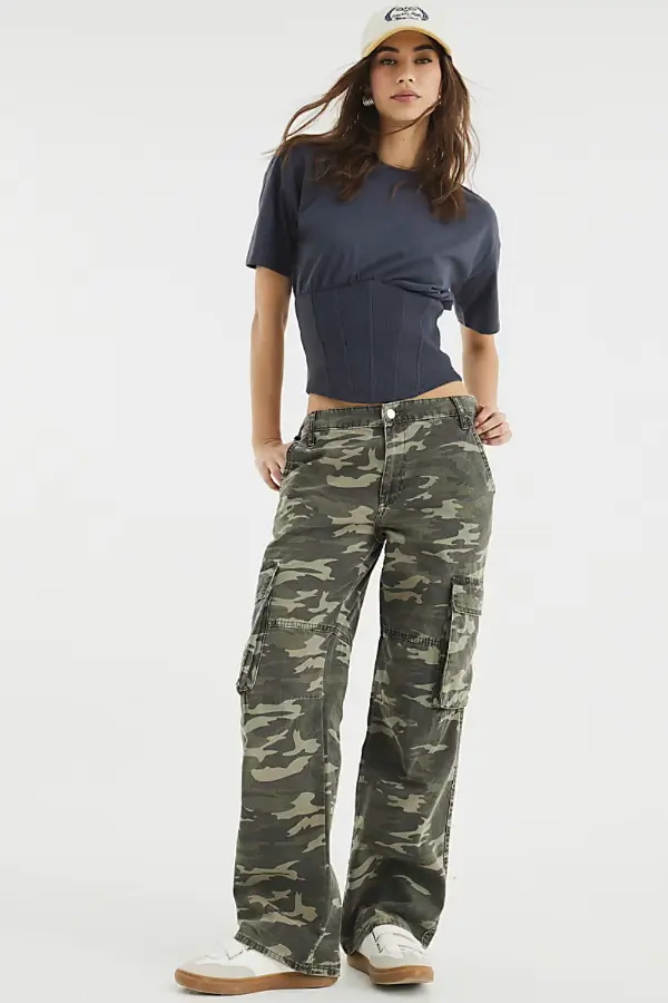 Camo Pants Summer Outfit
