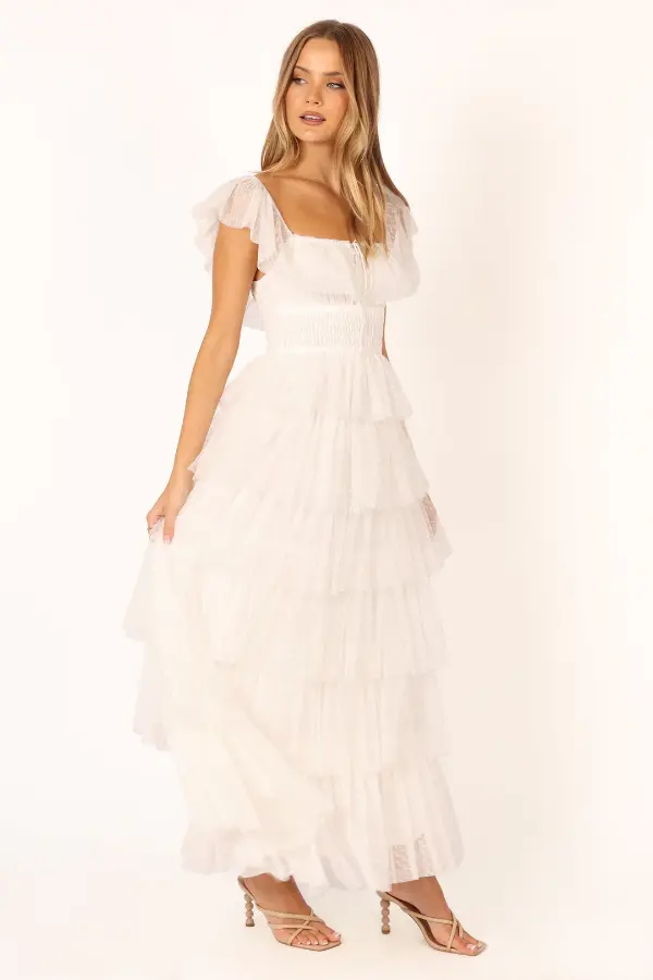 Long White Summer Dress Outfit Ideas