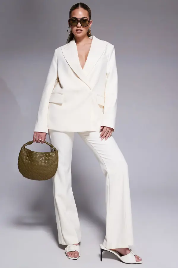 Modern Woman Suit Fashion