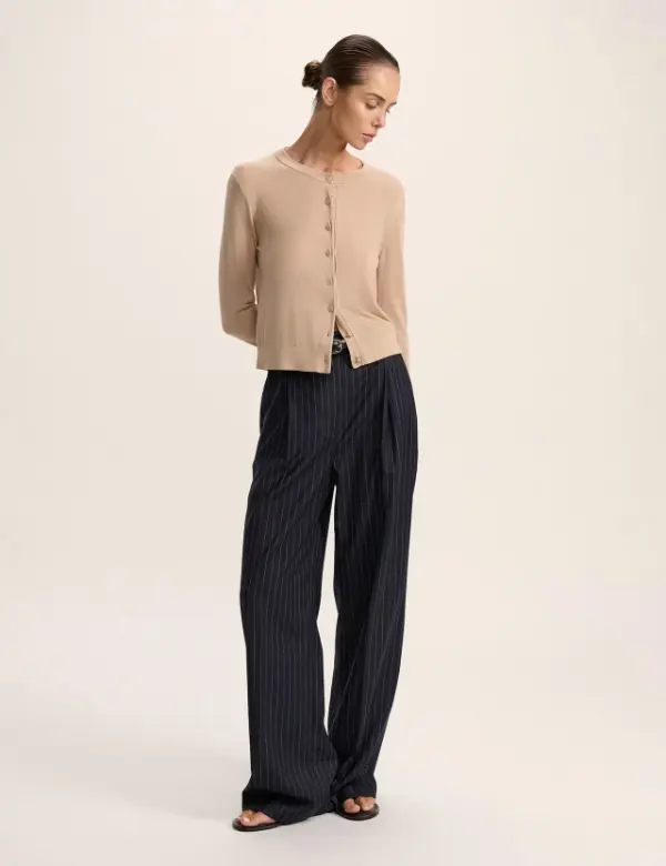 Beige Cardigan Outfits