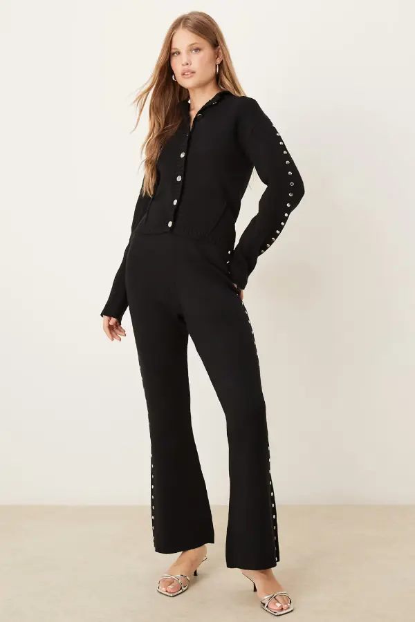 Black Cardigan Outfits