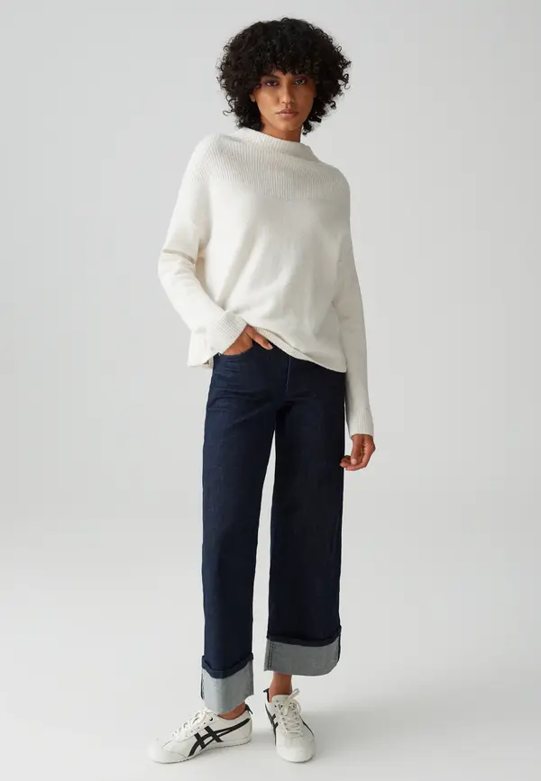 White Sweater Outfits