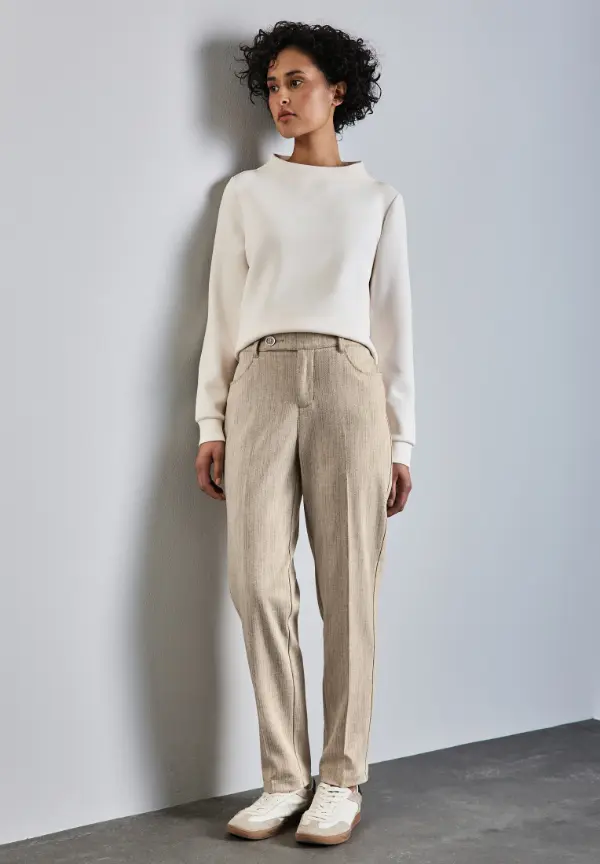 How to Style Beige Pants