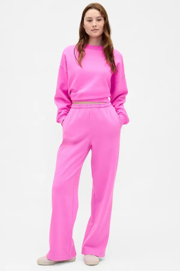 How to Style Pink Sweatpants