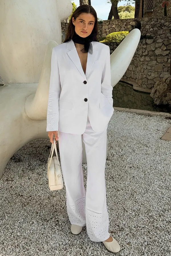 How to Style White Pants