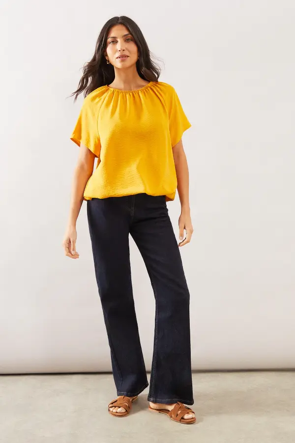 How to Wear Yellow Top