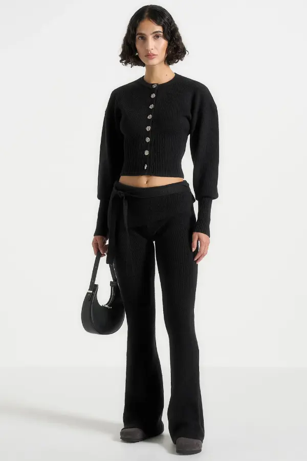 What to Wear With Flare Leggings