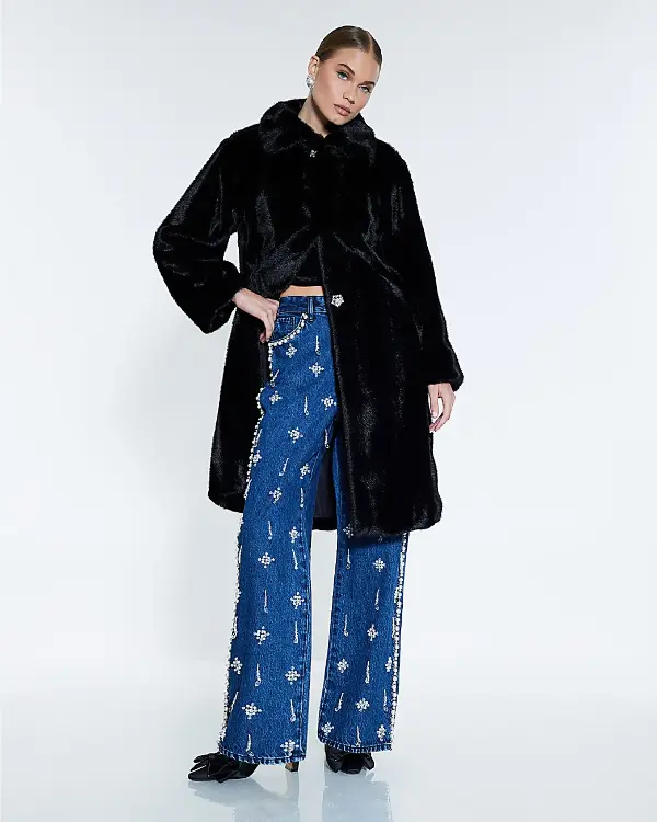 Black Fluffy Coat Outfit